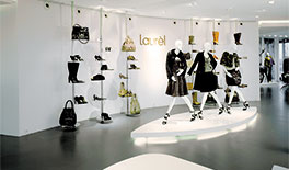 Laurel Showroom - München - Präsentationswand Accessoires - Tina Assmann