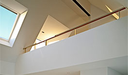 Dachgeschossausbau - Offenes Wohnzimmer mit Galerie - Tina Assmann