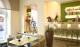 Restaurant Monsoon - München - Bar mit hinterleuchteter Front - Tina Assmann